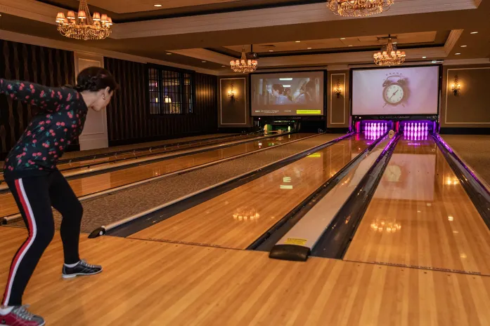 High Rollers Luxury Lanes & Sports Lounge