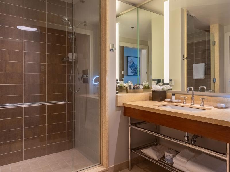 Fox Tower Deluxe King